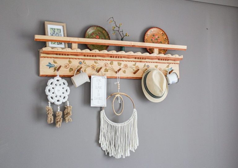 decor-perete-camera-pensiunea-banffy